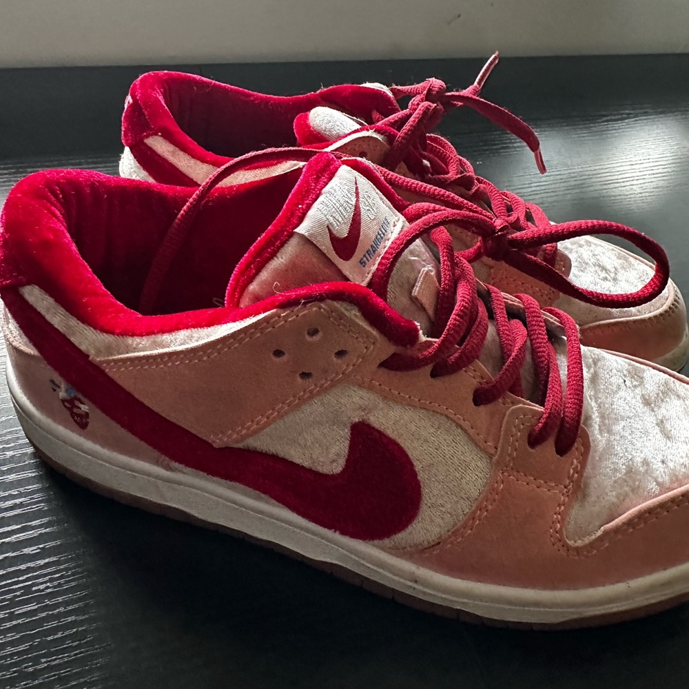 Nike SB Dunk Low Strange Love Skateboards